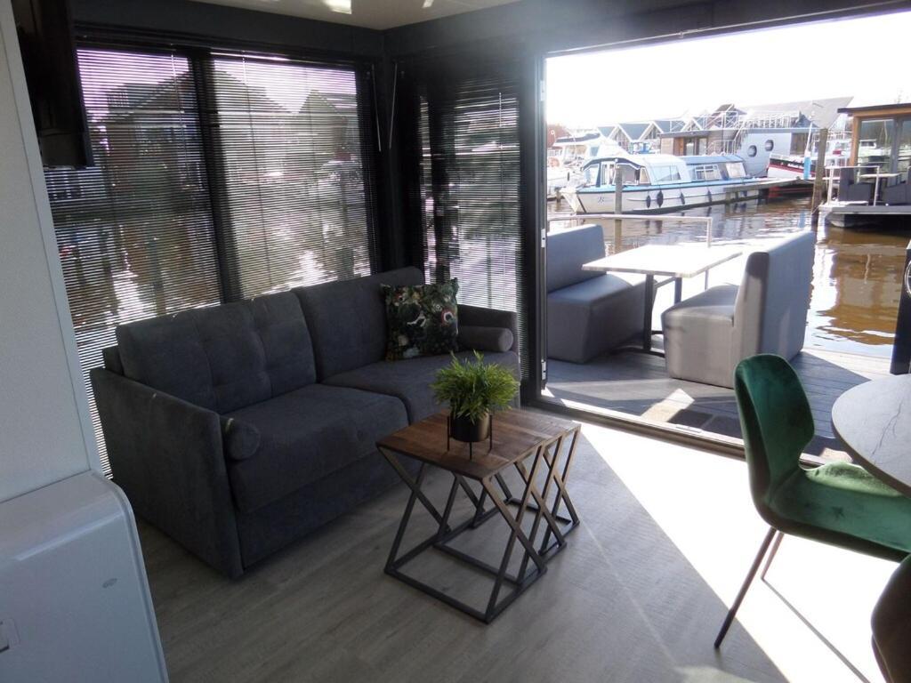 Modern Houseboat With Air Conditioning Located In Marina Uitgeest Extérieur photo