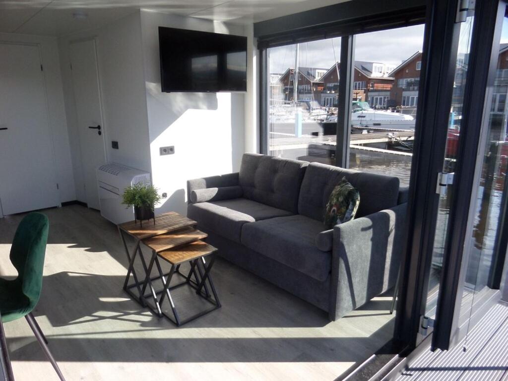 Modern Houseboat With Air Conditioning Located In Marina Uitgeest Extérieur photo