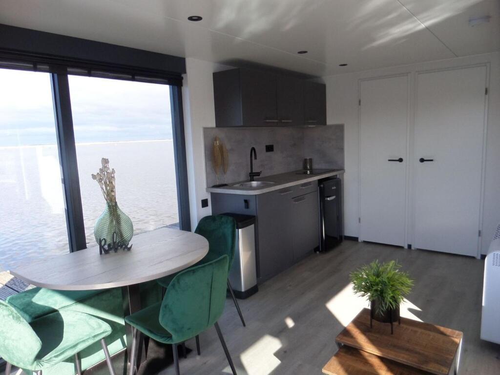 Modern Houseboat With Air Conditioning Located In Marina Uitgeest Extérieur photo